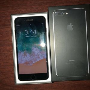 iPhone 7 Plus new with a charger